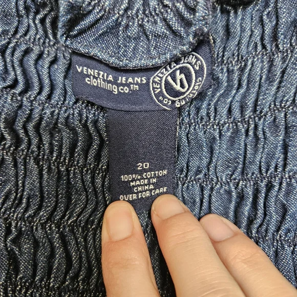 Venezia Jeans Denim Blue Smocked Women's Top - Picture 3 of 6